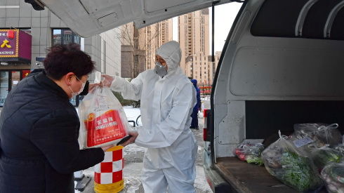 央地协同促复元，城市配送战疫情——分类防控之下物流“动脉”疏通记